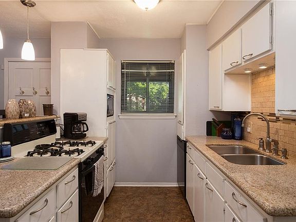 2nd image of 2106 Willow Oak Dr