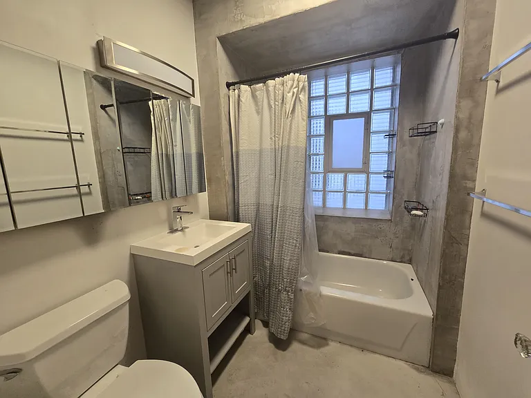 2255 W Huron St — Photo 13