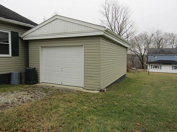 4th image of 113 Hood St
