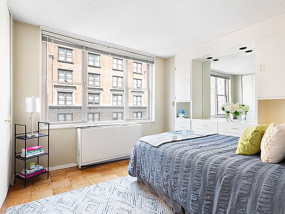 4th image of 137 E 36th St #11H