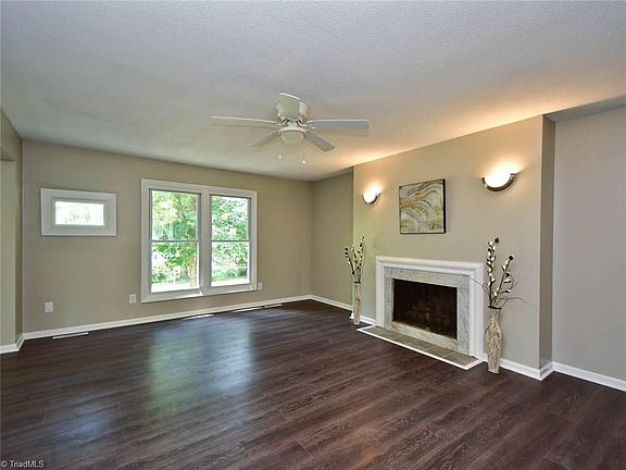 4th image of 824 Greenwood Dr
