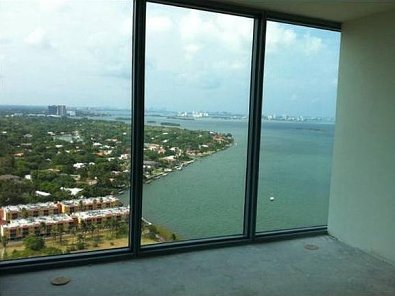 5th image of 601 NE 36th St APT 2805