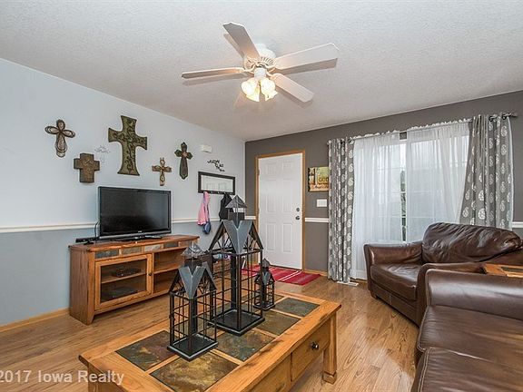 2nd image of 4715 NE Hayes Dr