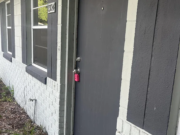 1304 Louis Ct #1 — Photo 29