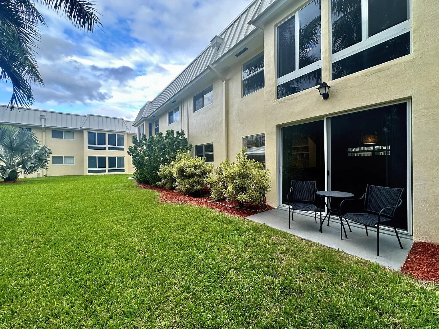 1 bed, 1.5 bath, 946 sqft, $2,800 — Photo 3