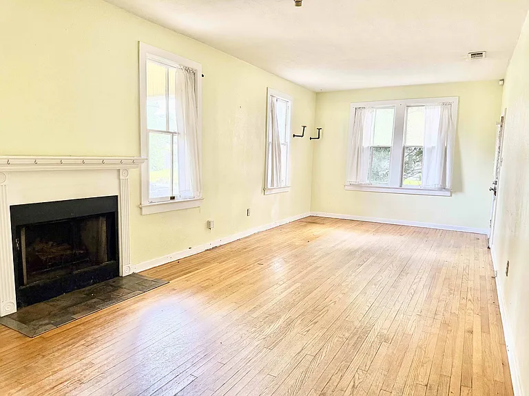 2090 Broussard St — Photo 3