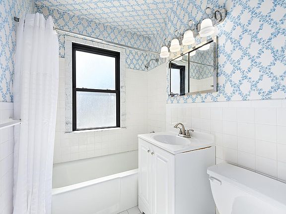 4th image of 201 E 77th St #4D-4