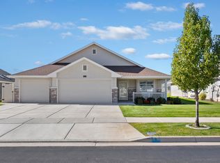 1124 S Neville St, Layton, UT 84041