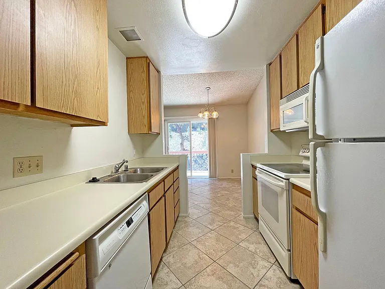 4060 Rosenda Ct #231 — Photo 6