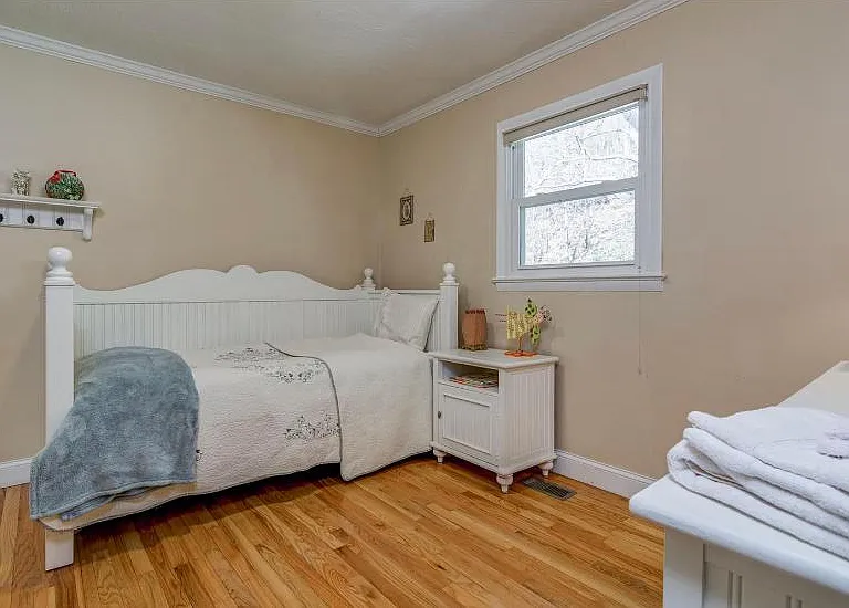 108 Jeanie Ave — Photo 22