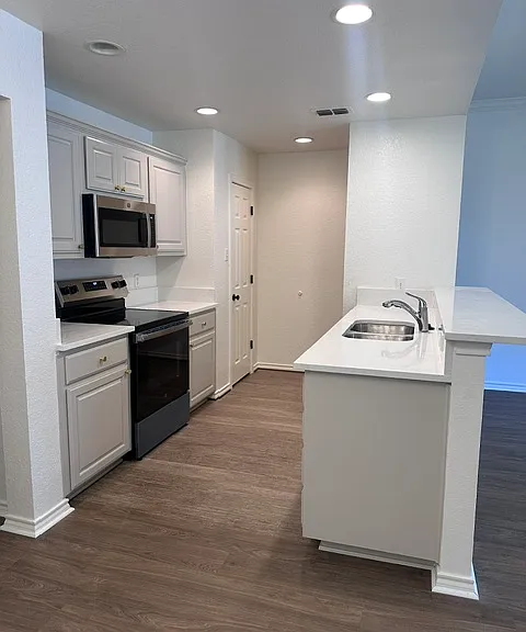 301 W Anderson St #300 — Photo 2