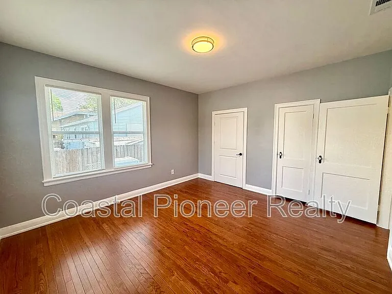 2323 W North B St — Photo 16