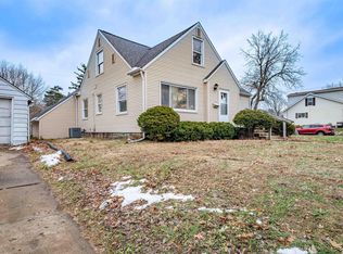 1227 State St, Pekin, IL 61554