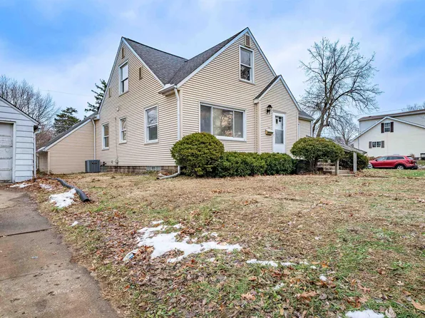 1227 State St, Pekin, IL 61554