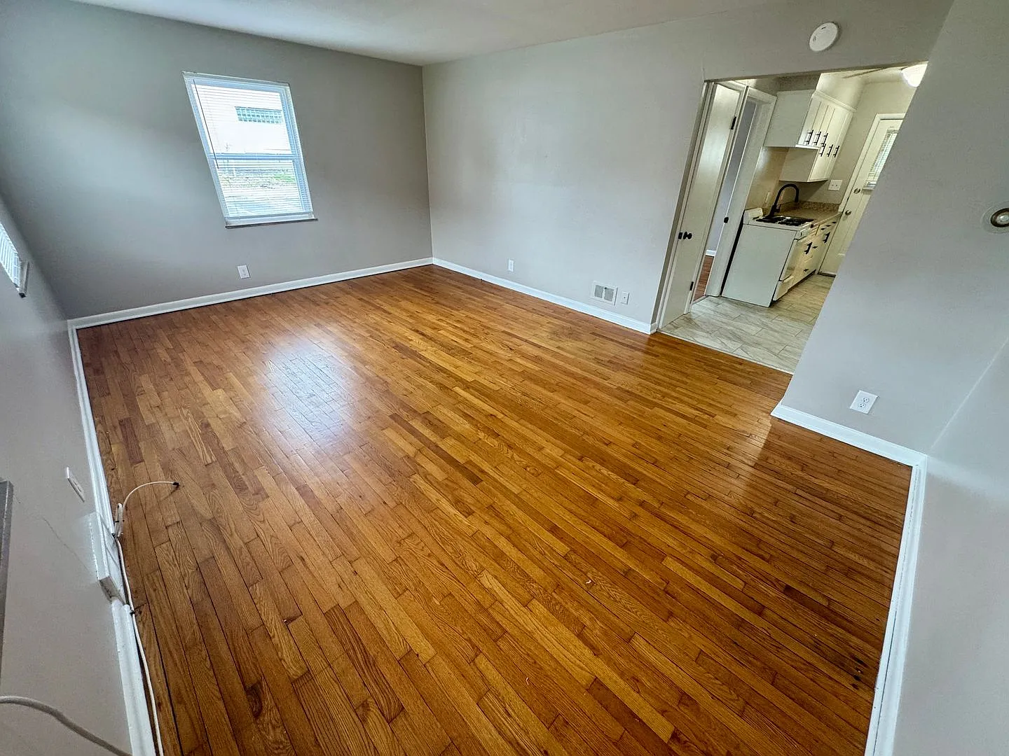 1 Bedroom ~ Grandview Area — Photo 4