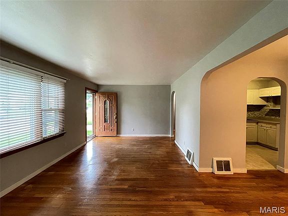 5th image of 10745 Saint Xavier Ln