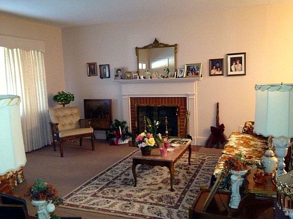 2nd image of 1727 Irish St