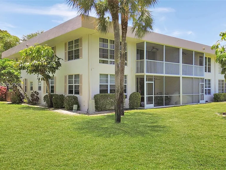 3641 Oaks Clubhouse Dr #201 — Photo 22