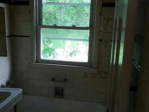 5th image of 5589 South Blvd