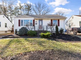 9824 Eastbrook Dr, Saint Louis, MO 63114