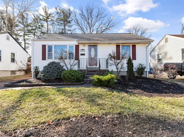 9824 Eastbrook Dr, Saint Louis, MO 63114