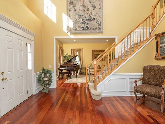 3rd image of 4 Pinehurst Dr