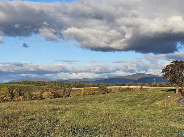 5 Fredericksburg Rd, Ruckersville, VA 22968