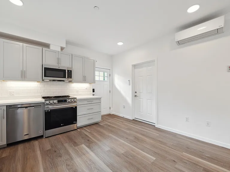 1012 Chester St #4 — Photo 3