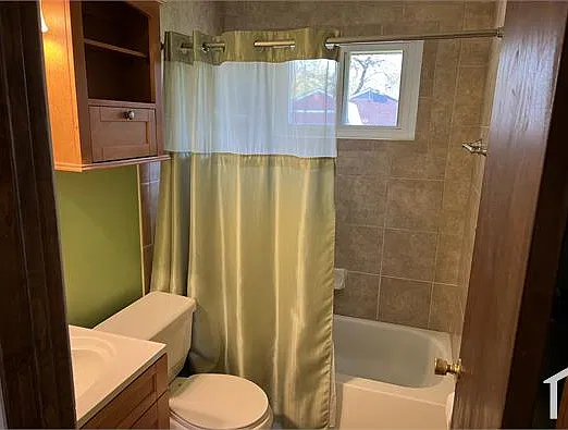 3 bed, 1100 sqft, $1,300 — Photo 4