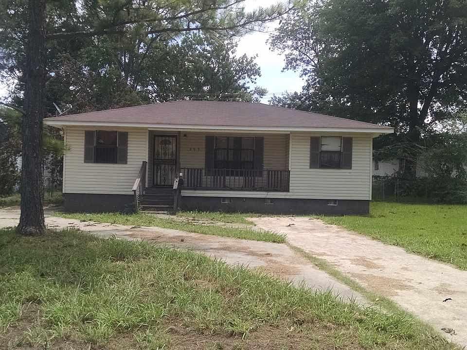 2nd image of 205 25th St SW