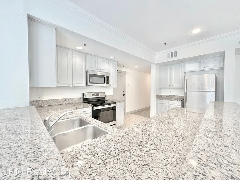 8411 De Longpre Ave #203 — Photo 8