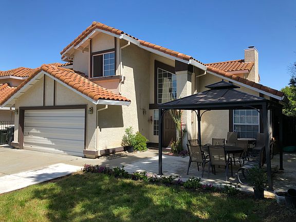 3rd image of 7 Jeresa Ct