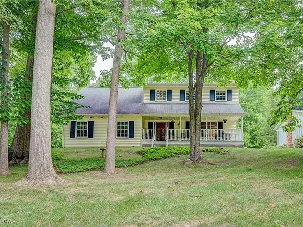 427 Apple Hill Dr, Northfield, OH 44067