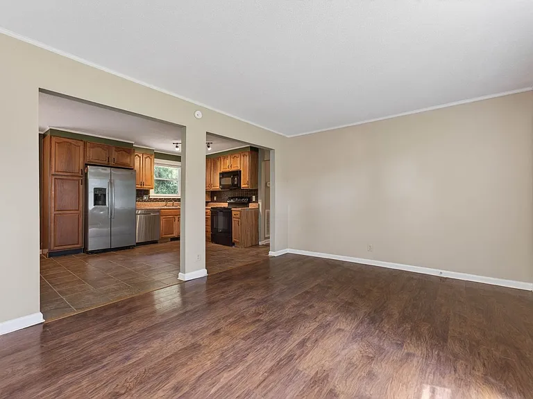807 Pollard Rd — Photo 9