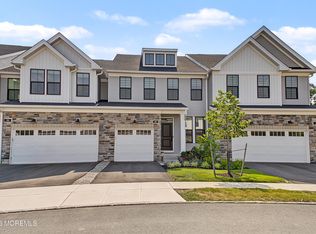 30 Cloverleaf Ln, Manalapan, NJ 07726