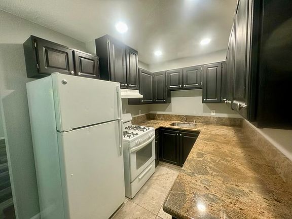 4th image of 204 Pine St