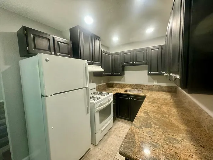 204 Pine St — Photo 12
