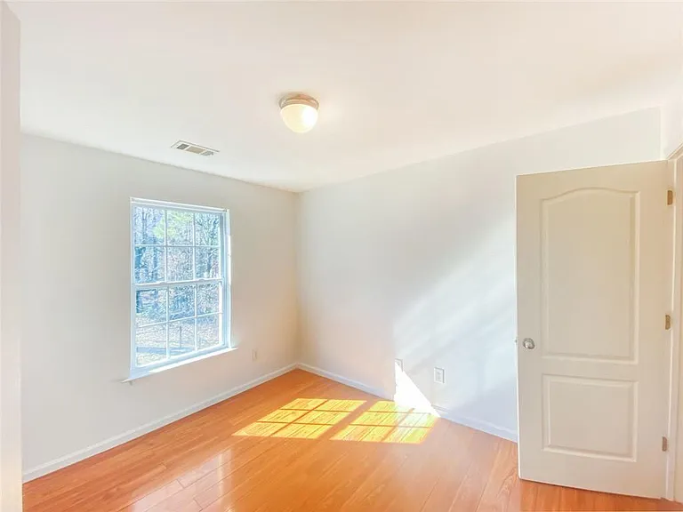 1068 S Gordon Rd — Photo 10