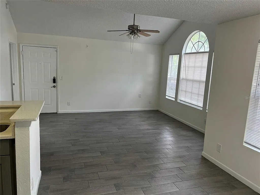 2 bed, 2.0 bath, 1067 sqft, $1,700 — Photo 3