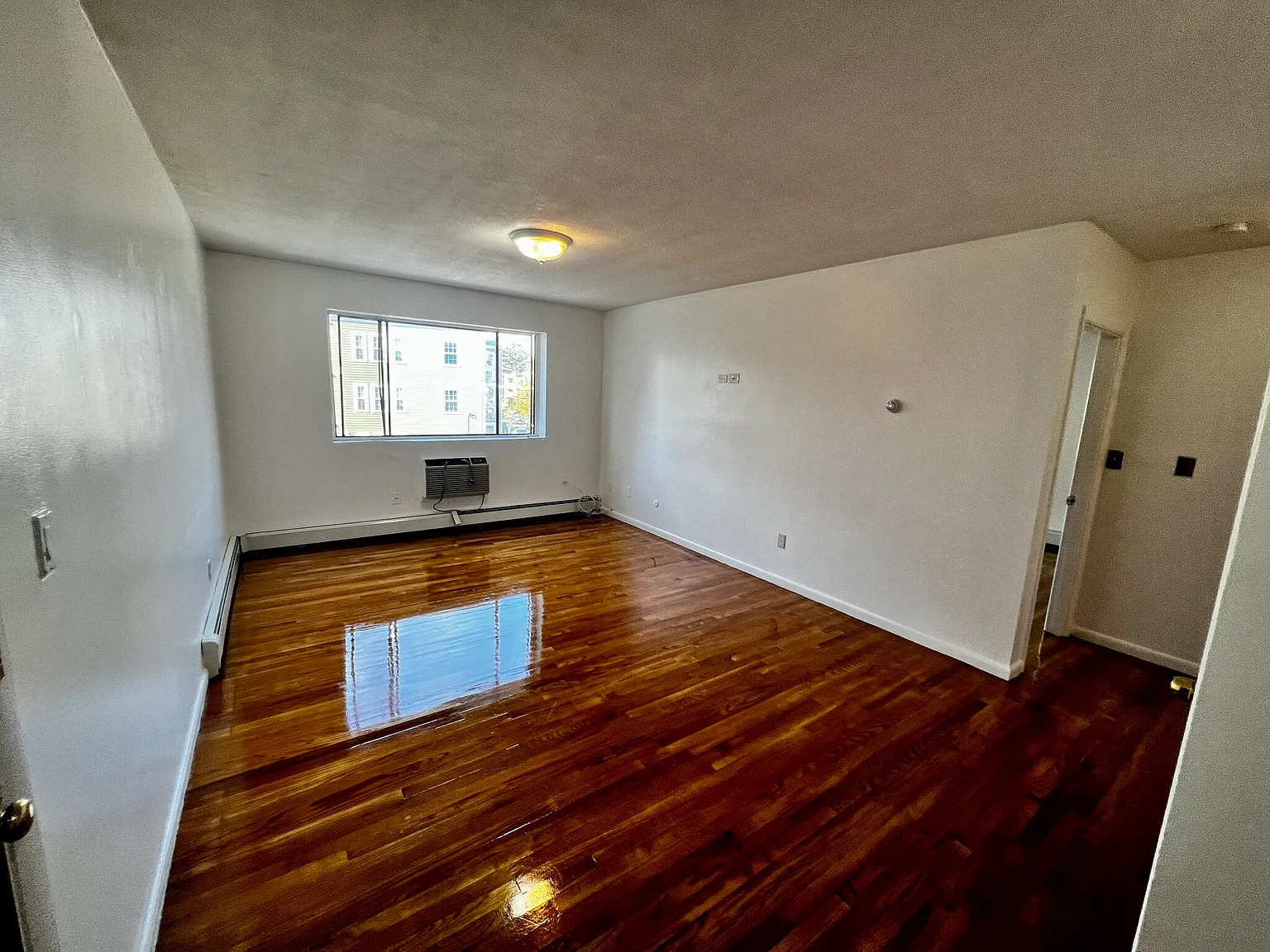 2 bed, 1.0 bath, $2,850 — Photo 3