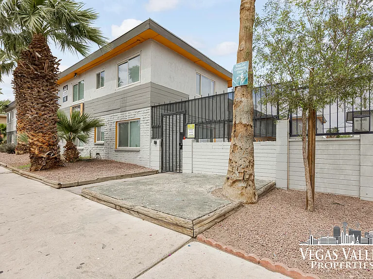 2117 Sunrise Ave #10 — Photo 3