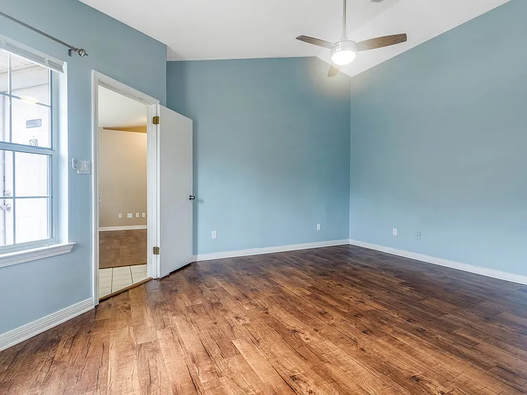 2060 Cambridge Cir — Photo 24