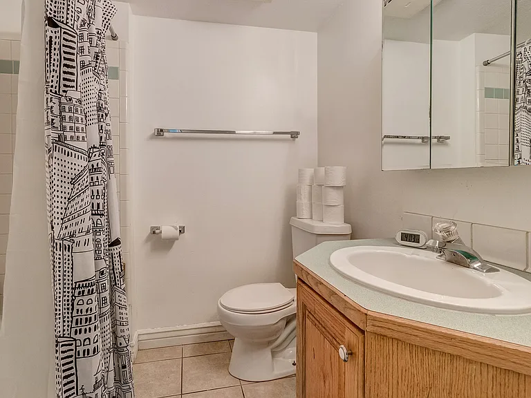 1541 N Riverside Ave #16 — Photo 6