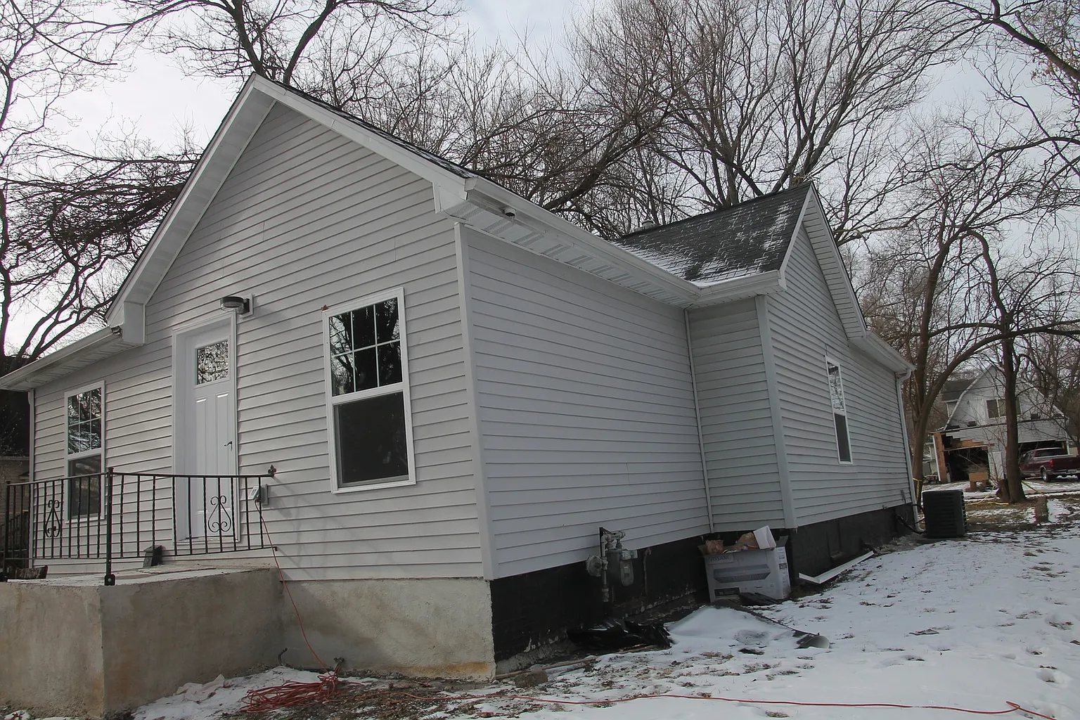 1309 N Walnut St photo 1
