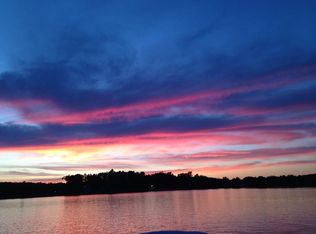 4 2nd St, Southwick, MA 01077