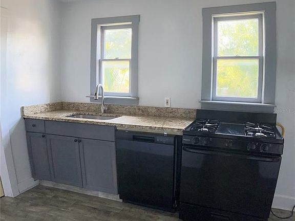 5th image of 1135 Queen St N #1/2