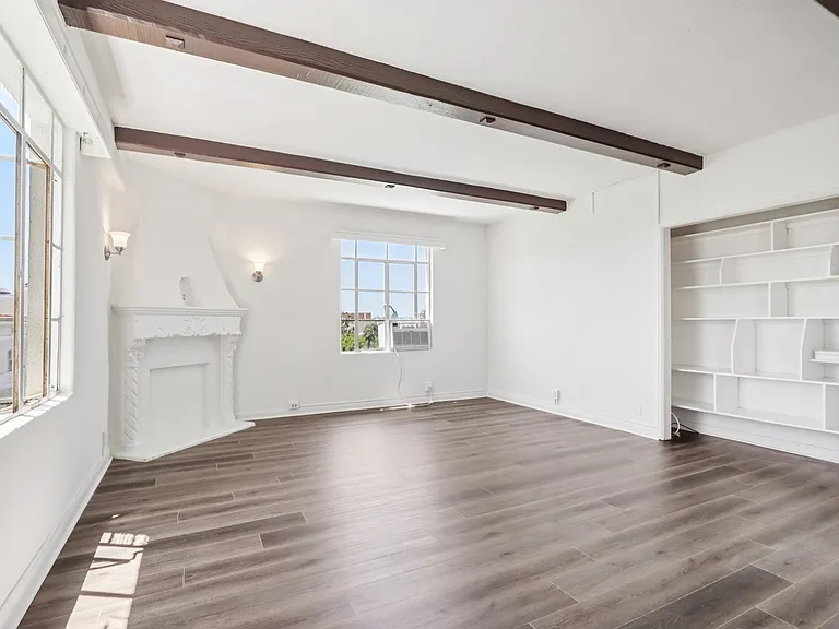 Linda Vista Apartments — Photo 18