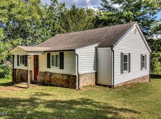 611 Peterson Ln, Maryville, TN 37803