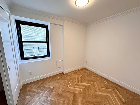 Rented by UES Management | media 6