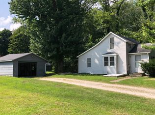 129 Phillips St, Colon, MI 49040